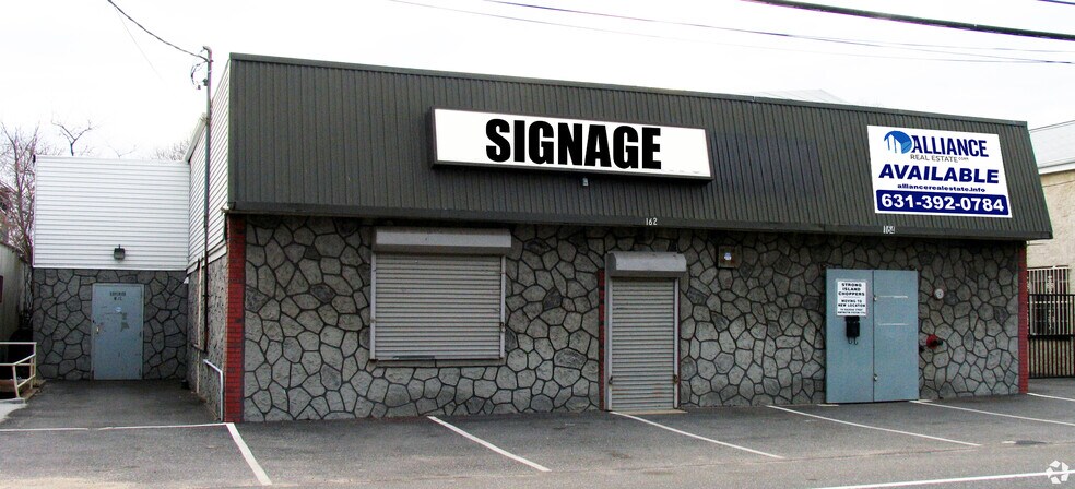 162-164 W Hills Rd, Huntington Station, NY for sale - Building Photo - Image 1 of 1