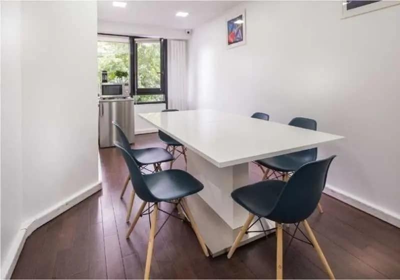 Office in Neuilly-sur-Seine for lease - Interior Photo - Image 2 of 8