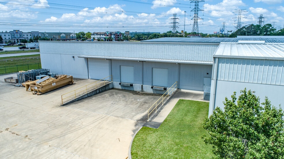 15330 Vantage Pky W, Houston, TX for lease - Building Photo - Image 3 of 8