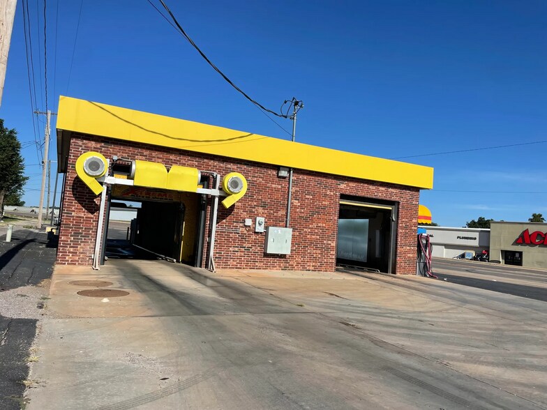 1502 W Gary Blvd, Clinton, OK 73601