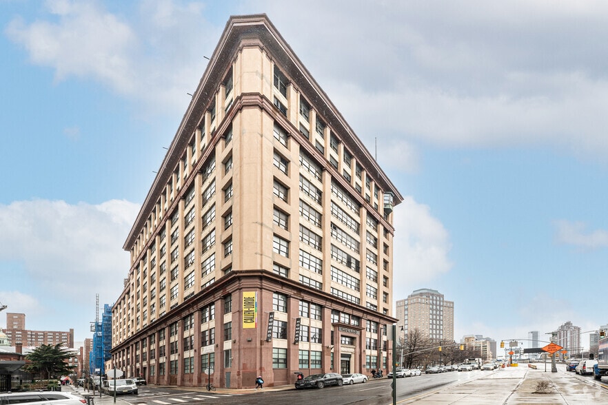 25 Chapel St, Brooklyn, NY for lease - Building Photo - Image 1 of 6