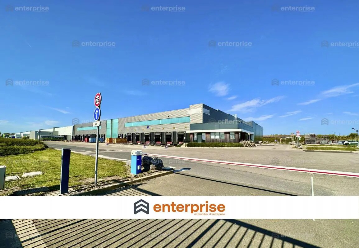 Industrial in Chaulnes for lease Building Photo- Image 1 of 5