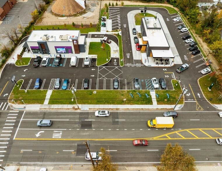 Starbucks & Taco Bell, Franklin Square portfolio of 2 properties for sale on LoopNet.com - Aerial - Image 2 of 12