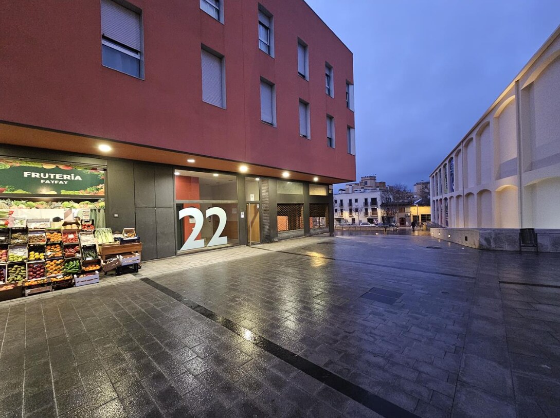 Palafrugell, GER 17200 - Unit Puerta 07. Esc. E - - Interior Photo - Image 1 of 8