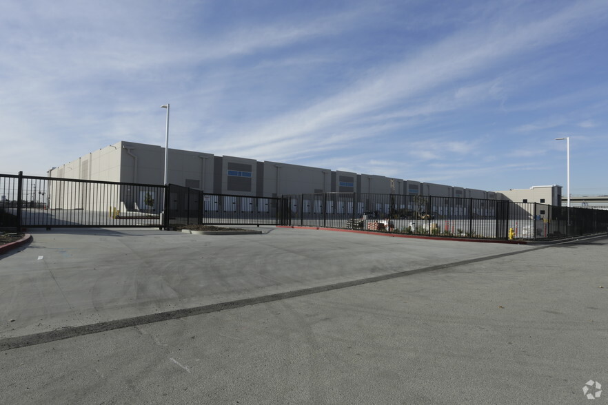 11600 Alameda St, Lynwood, CA for lease - Building Photo - Image 3 of 3