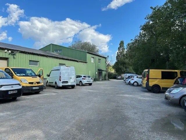 Office in Salon-de-Provence for lease - Building Photo - Image 1 of 1