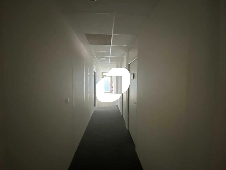 Office in Bordeaux for lease - Interior Photo - Image 3 of 4