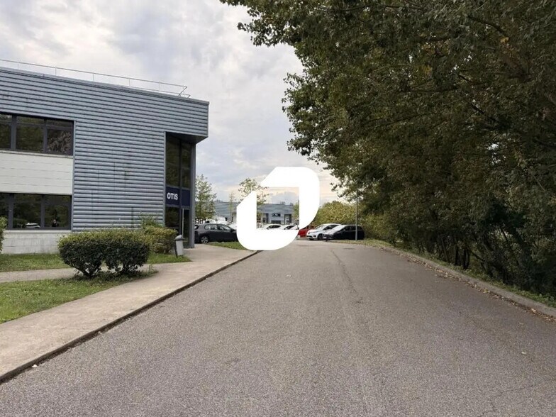 Office in Échirolles for lease - Building Photo - Image 3 of 8