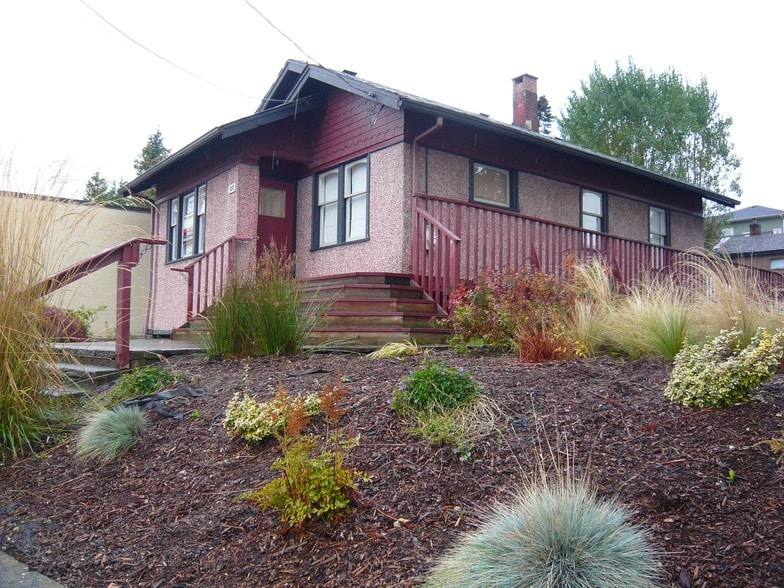 957 Brunette Ave, Coquitlam, BC for sale - Building Photo - Image 1 of 1