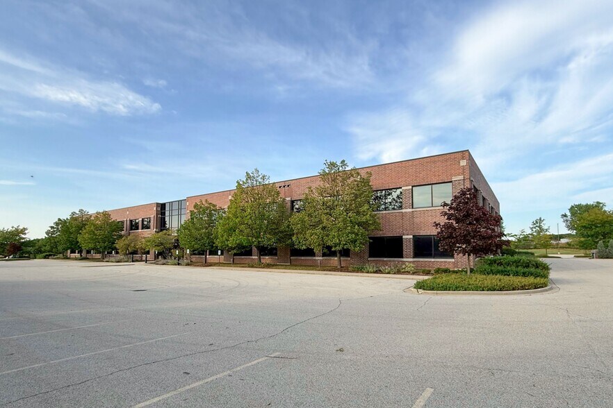 11800 W Park Pl, Milwaukee, WI for lease - Building Photo - Image 2 of 31