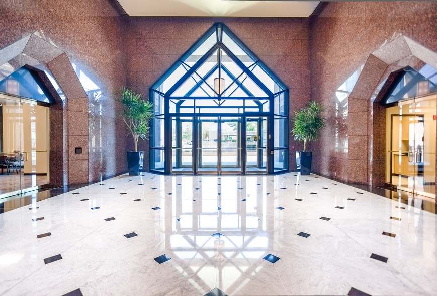 4520 Main St, Kansas City, MO for lease - Interior Photo - Image 3 of 3