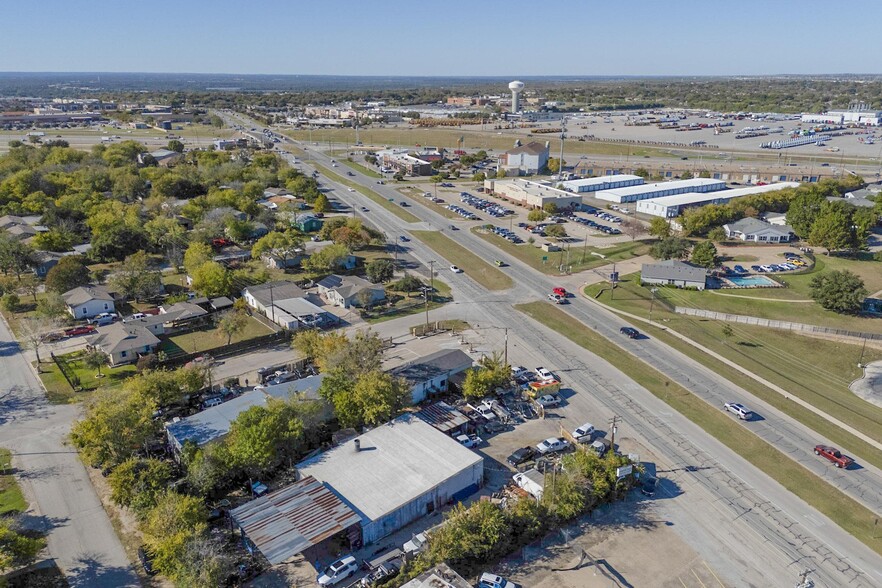 5715 Azle Ave, Fort Worth, TX for lease - Building Photo - Image 3 of 42