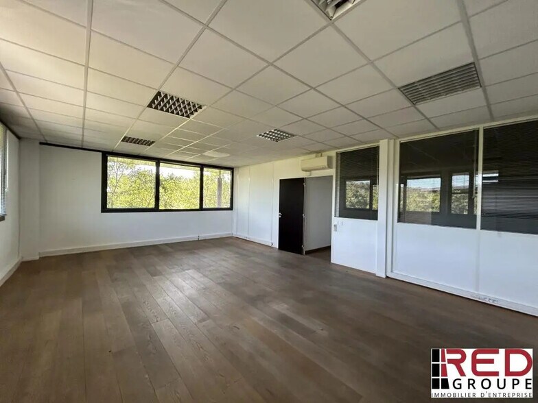 Office in Aix-en-Provence for lease - Building Photo - Image 3 of 6