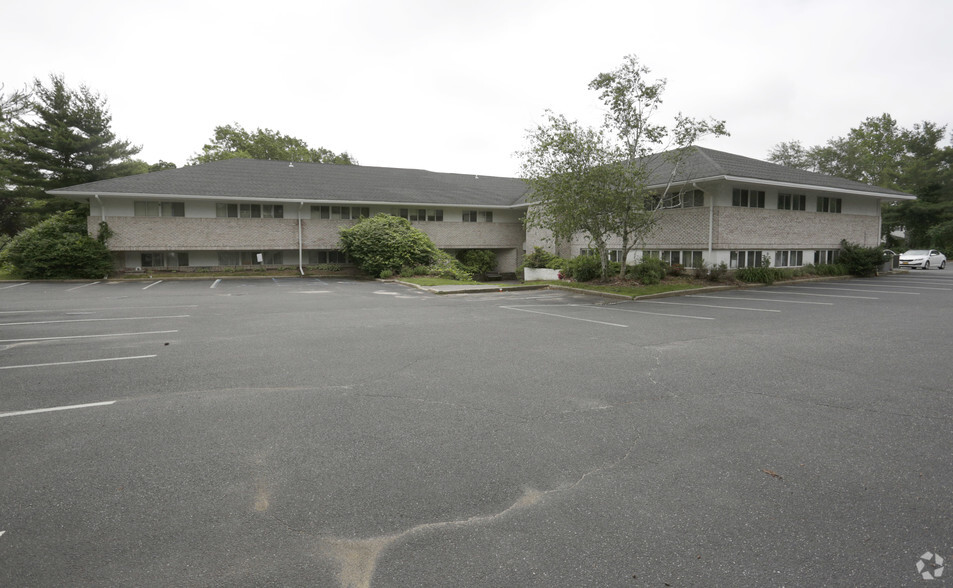 366 Veterans Memorial Hwy, Commack, NY for sale - Primary Photo - Image 1 of 1