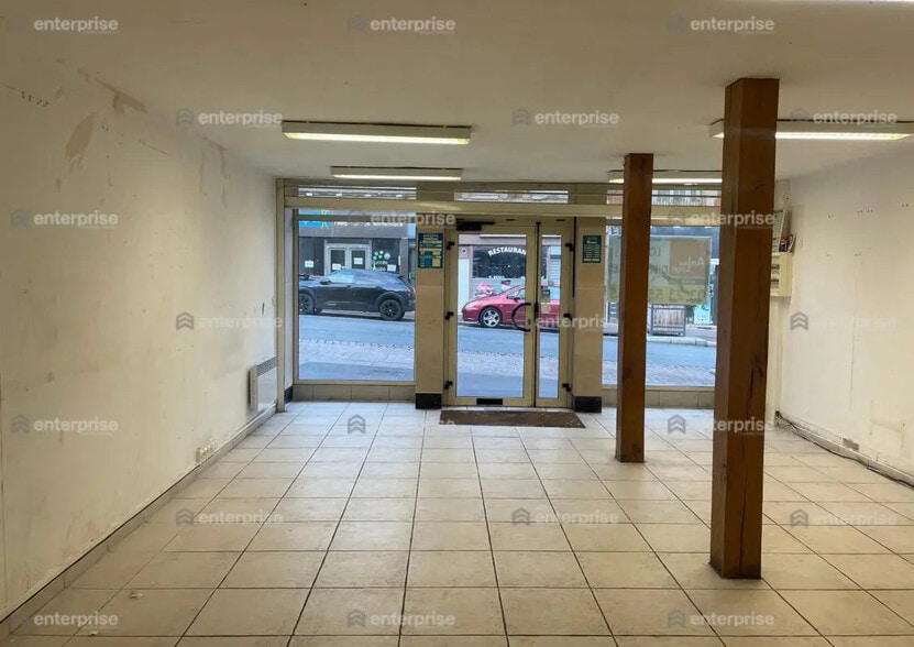 Retail in Saint-Quentin for lease - Interior Photo - Image 2 of 4