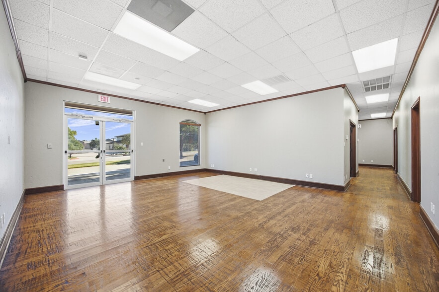 120 S Village Center Rd, Southlake, TX for lease - Building Photo - Image 3 of 18