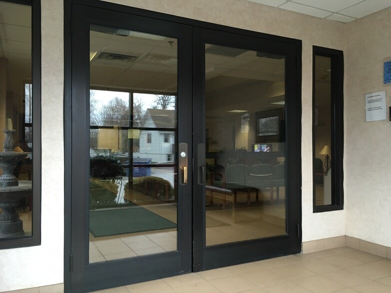 6309-6313 W 95th St, Oak Lawn, IL for lease - Interior Photo - Image 3 of 7