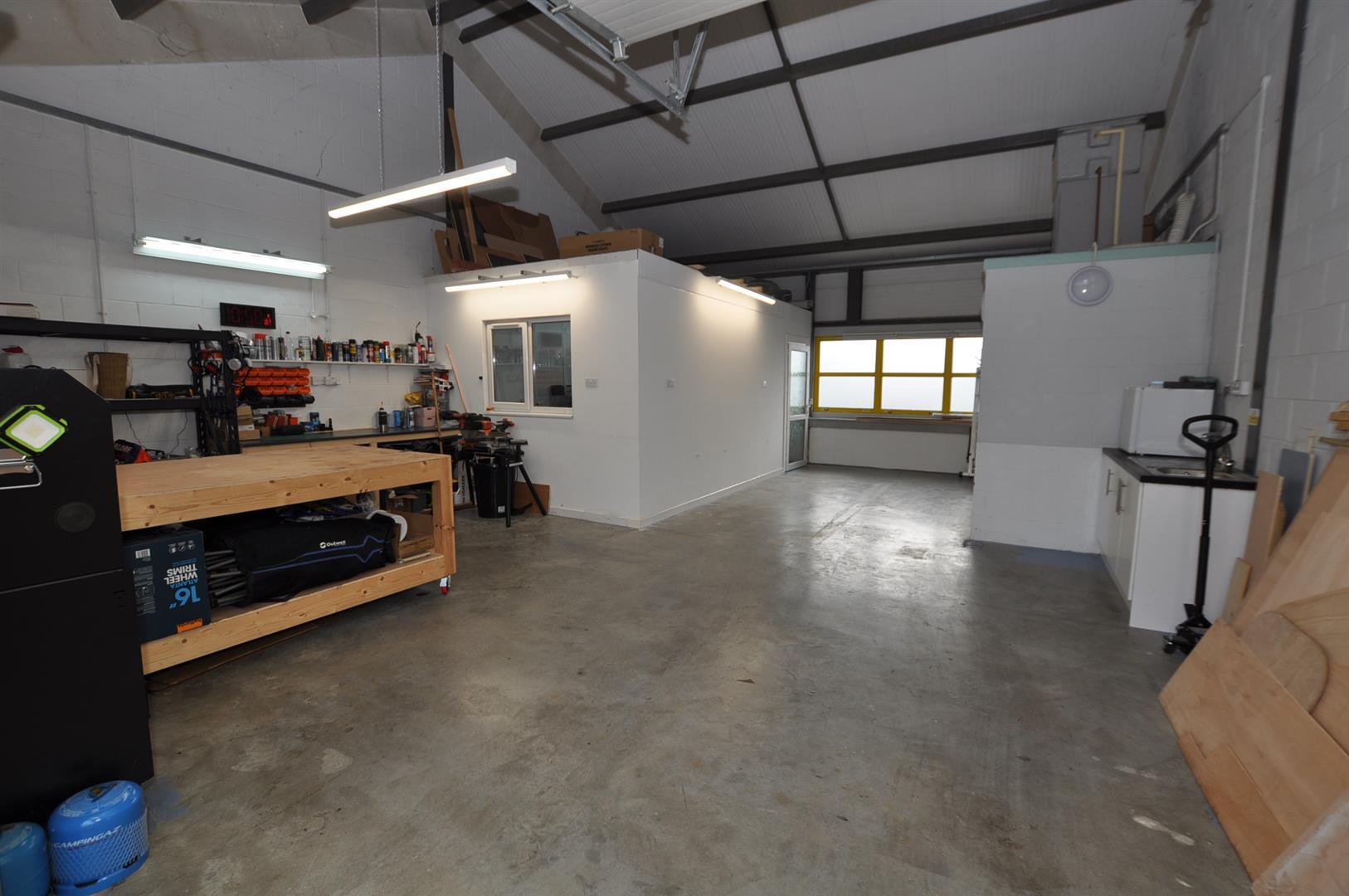 Tenby Rd, Carmarthen for lease Interior Photo- Image 1 of 4