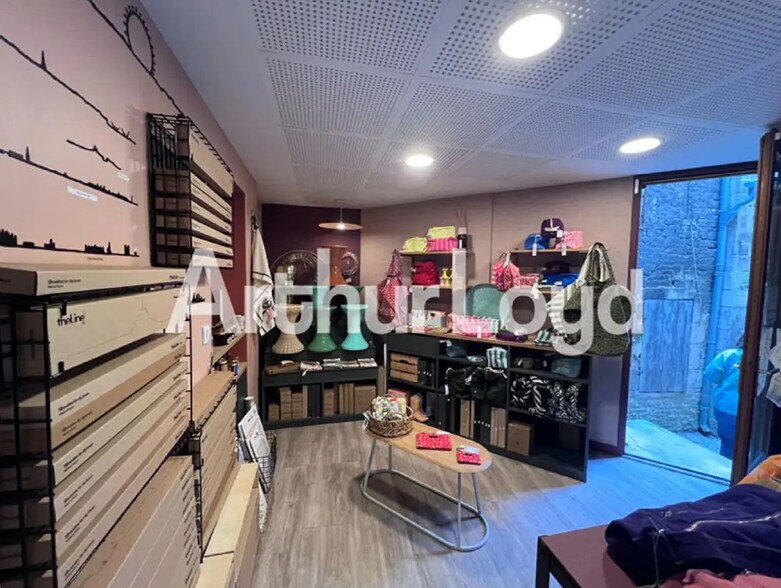 Retail in Caen for lease - Interior Photo - Image 3 of 7