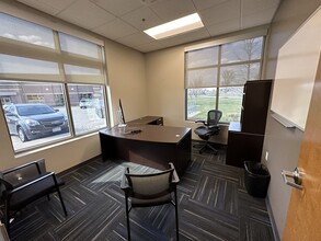 4210 Philips Farm Rd, Columbia, MO for lease Interior Photo- Image 2 of 11