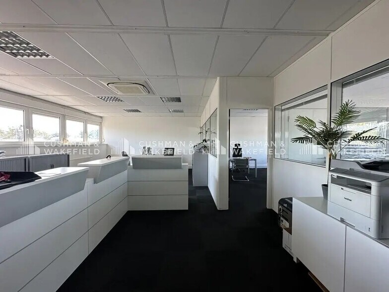 Flex in Mundolsheim for lease - Interior Photo - Image 2 of 8