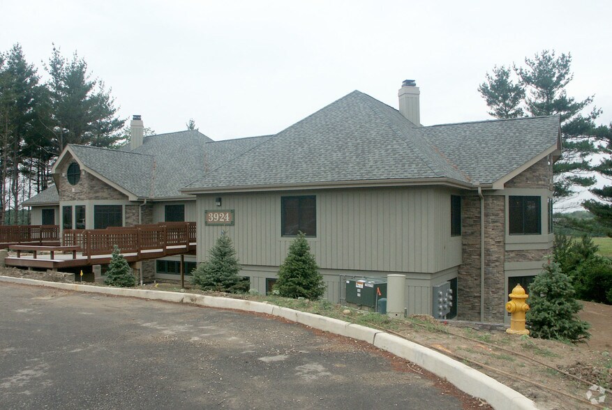 3924 Clock Pointe Trl, Stow, OH for lease - Building Photo - Image 2 of 3