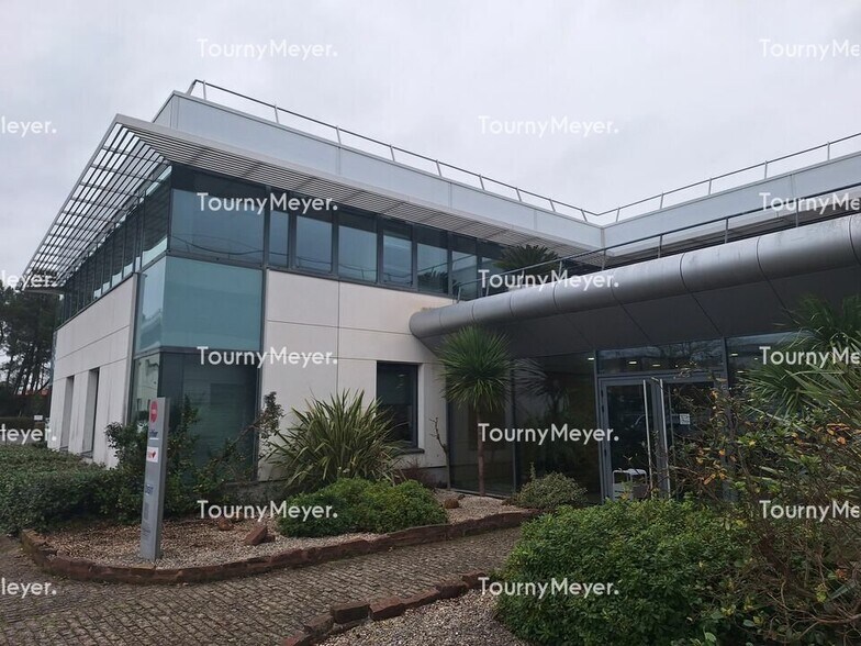 Office in Mérignac for lease - Building Photo - Image 1 of 8