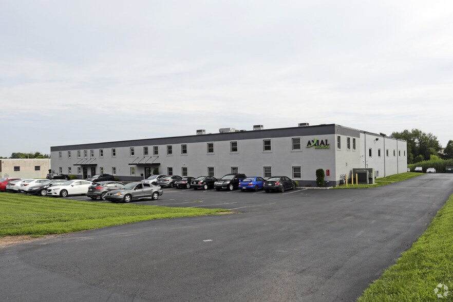 65 Richard Rd, Warminster, PA for sale - Primary Photo - Image 1 of 1