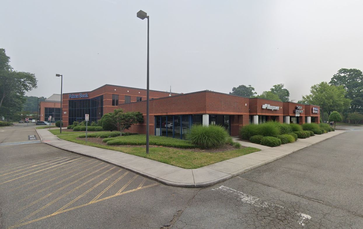 601 Thimble Shoals Blvd, Newport News, VA for lease Building Photo- Image 1 of 1