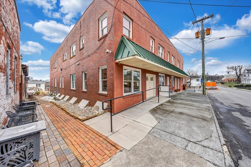 20 S Roanoke St, Fincastle, VA for sale - Building Photo - Image 1 of 51