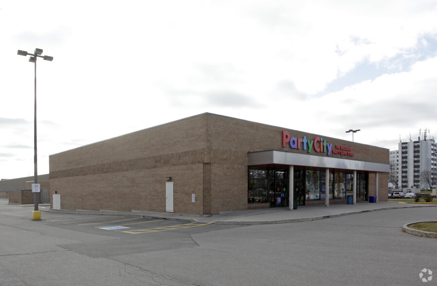 225-227 Vodden St, Brampton, ON for lease - Building Photo - Image 2 of 7