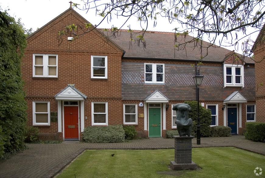 7-9 Borelli Yard, Farnham for sale - Primary Photo - Image 1 of 1