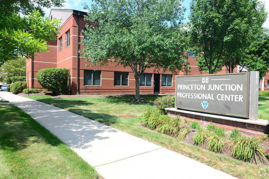 88 Princeton Hightstown Rd, Princeton Junction, NJ for lease - Building Photo - Image 1 of 9