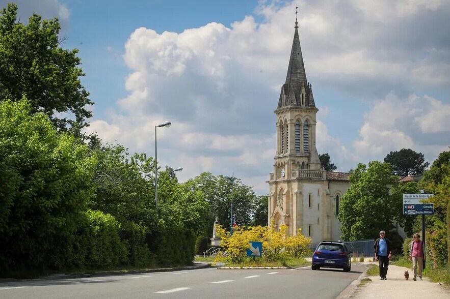 Industrial in SAINT-JEAN-D'ILLAC for lease - Building Photo - Image 1 of 2