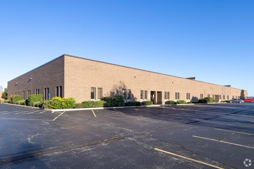 740-750 Pinecrest Dr, Prospect Heights, IL for lease - Building Photo - Image 1 of 7