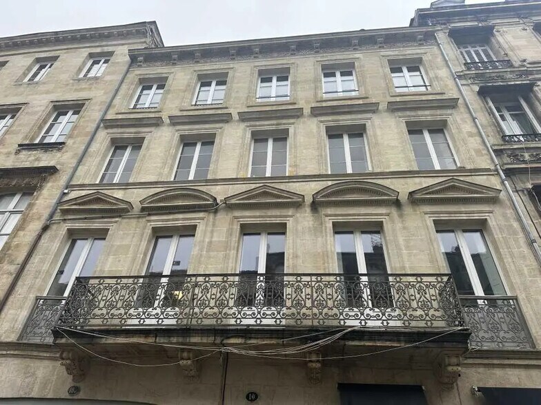 Retail in Bordeaux for lease - Building Photo - Image 1 of 1