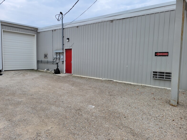 20501 W 67th St, Shawnee, KS for lease - Building Photo - Image 3 of 9