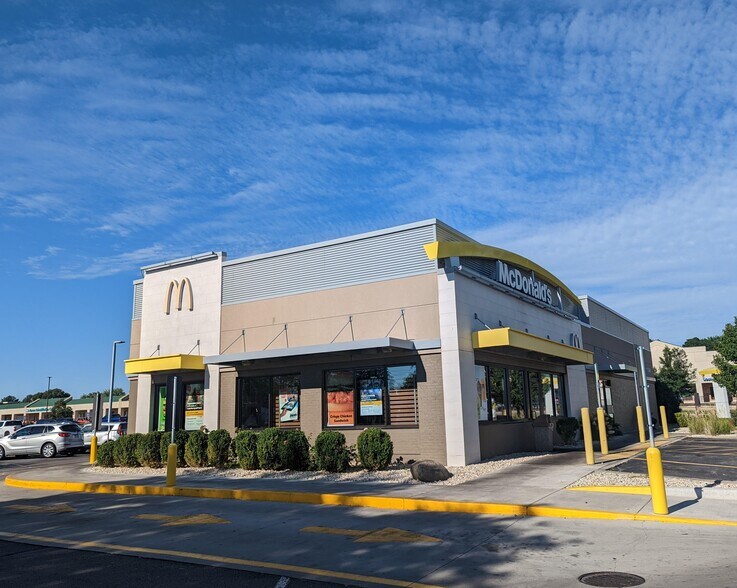 7530 Pershing Blvd, Kenosha, WI for sale - Building Photo - Image 1 of 1