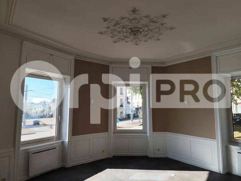 Office in Limoges for lease - Interior Photo - Image 2 of 4