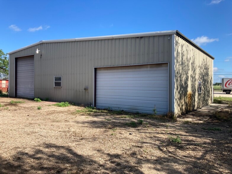 2605 19th St, Hondo, TX for sale - Building Photo - Image 2 of 11