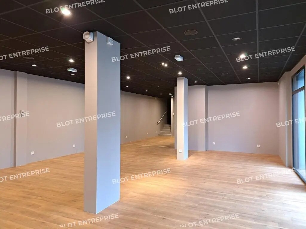 Office in Fougères for sale Interior Photo- Image 1 of 8