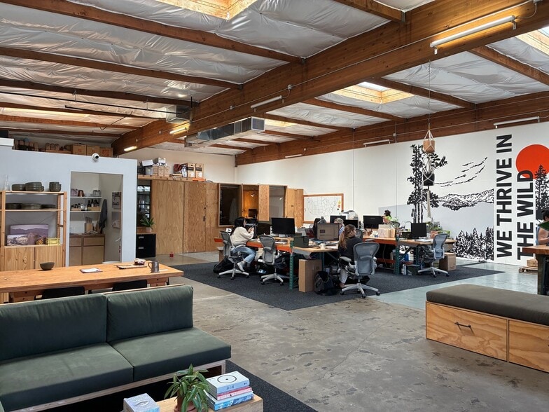 2421-2455 SE 11th Ave, Portland, OR for lease - Interior Photo - Image 3 of 4