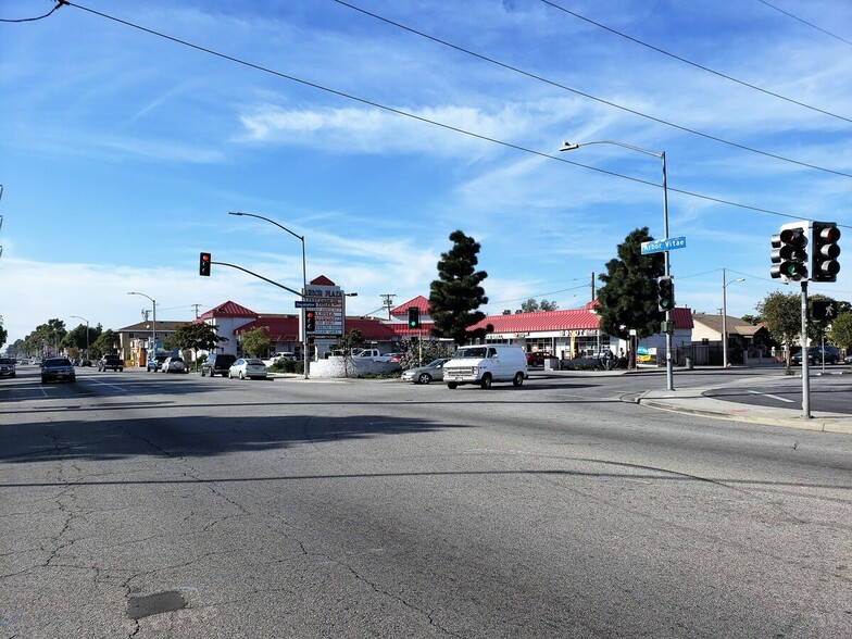 305 W Arbor Vitae St, Inglewood, CA for lease - Building Photo - Image 1 of 10