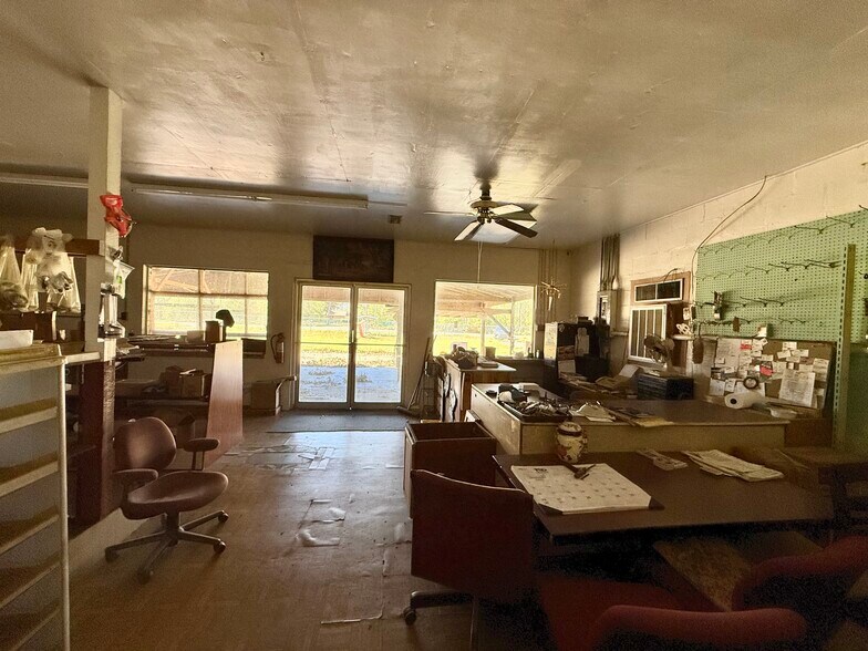 2501 Douglas Hwy, Denton, GA for sale - Interior Photo - Image 3 of 7
