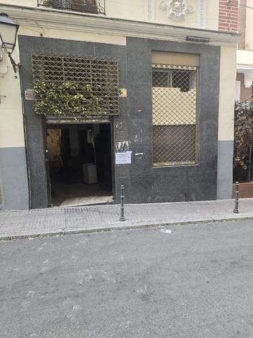 Madrid, MAD 28015 - Unit 01 - - Interior Photo - Image 1 of 14