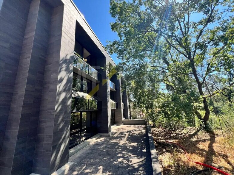 Office in Valbonne for lease - Building Photo - Image 1 of 11