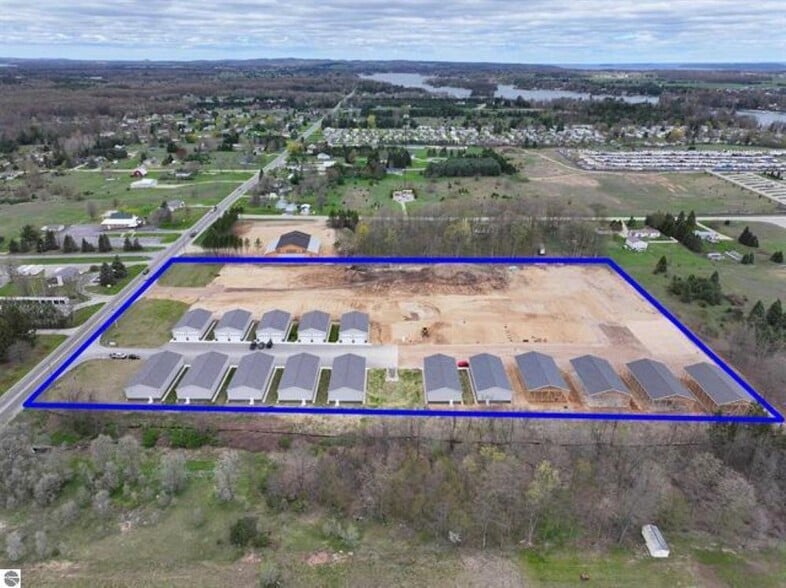 5884 Storage Loop Unit 13 dr, Traverse City, MI for sale - Primary Photo - Image 1 of 4