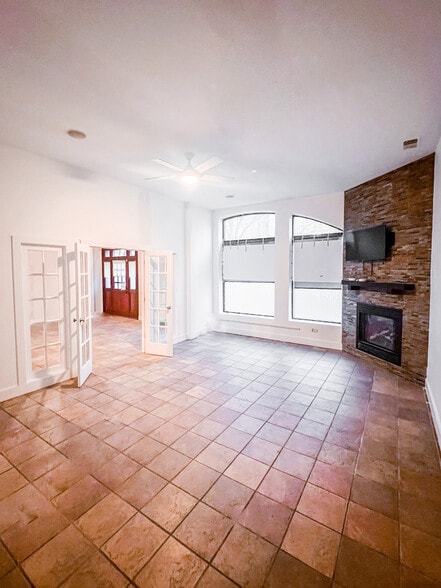 852-856 N Damen Ave, Chicago, IL for lease - Interior Photo - Image 3 of 8