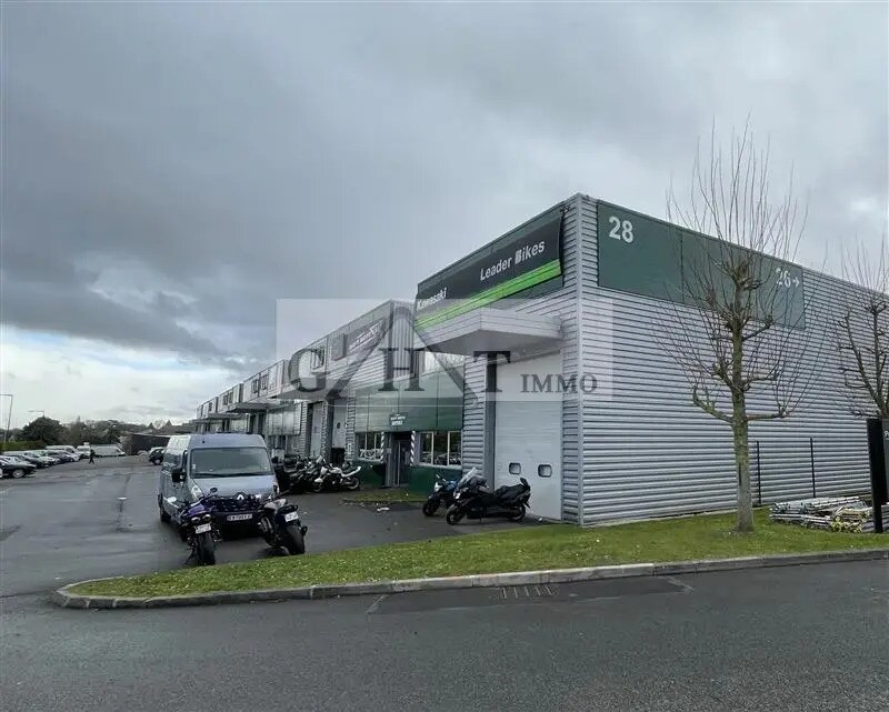 Industrial in Saint-Brice-sous-Forêt for lease Building Photo- Image 1 of 8