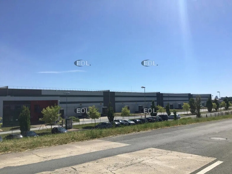 21 Rue Marcellin Berthelot, Poitiers for lease - Building Photo - Image 1 of 4